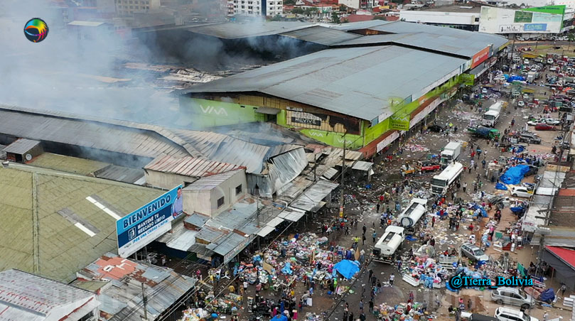 Denuncian loteamientos en espacios para damnificados del incendio en el mercado Mutualista
